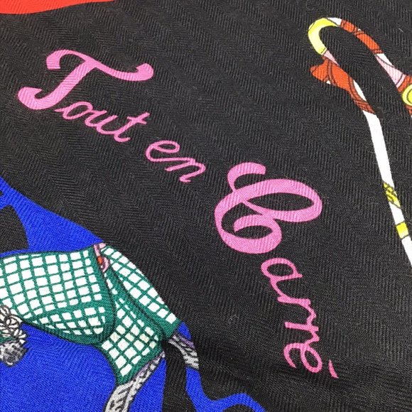 HERMES Triangle Scarf Rosange - Picture 7 of 10